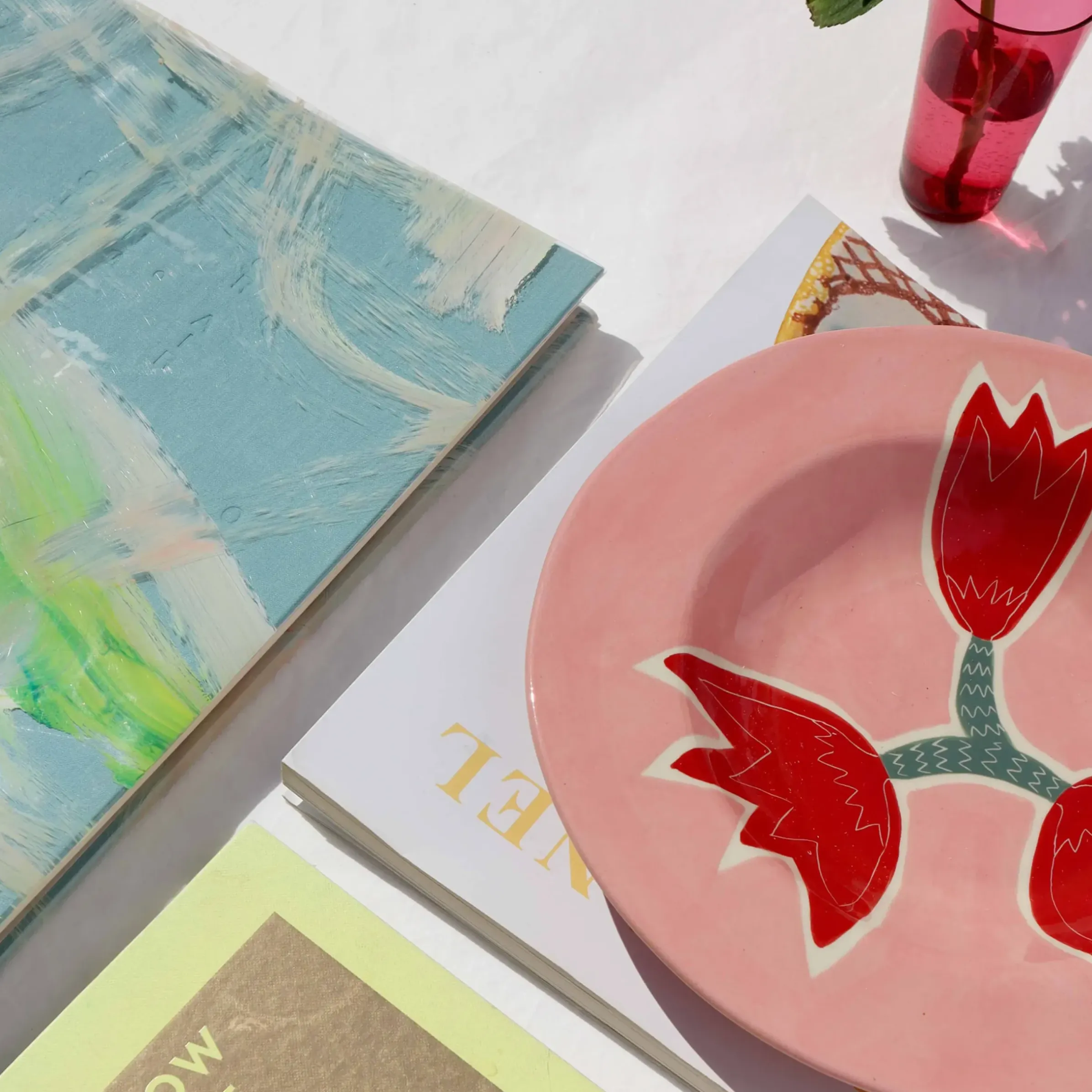 Assiette Tulip Ceramique Rose Rouge / O 26 Cm - Peint A La Main - Laetitia Rouget