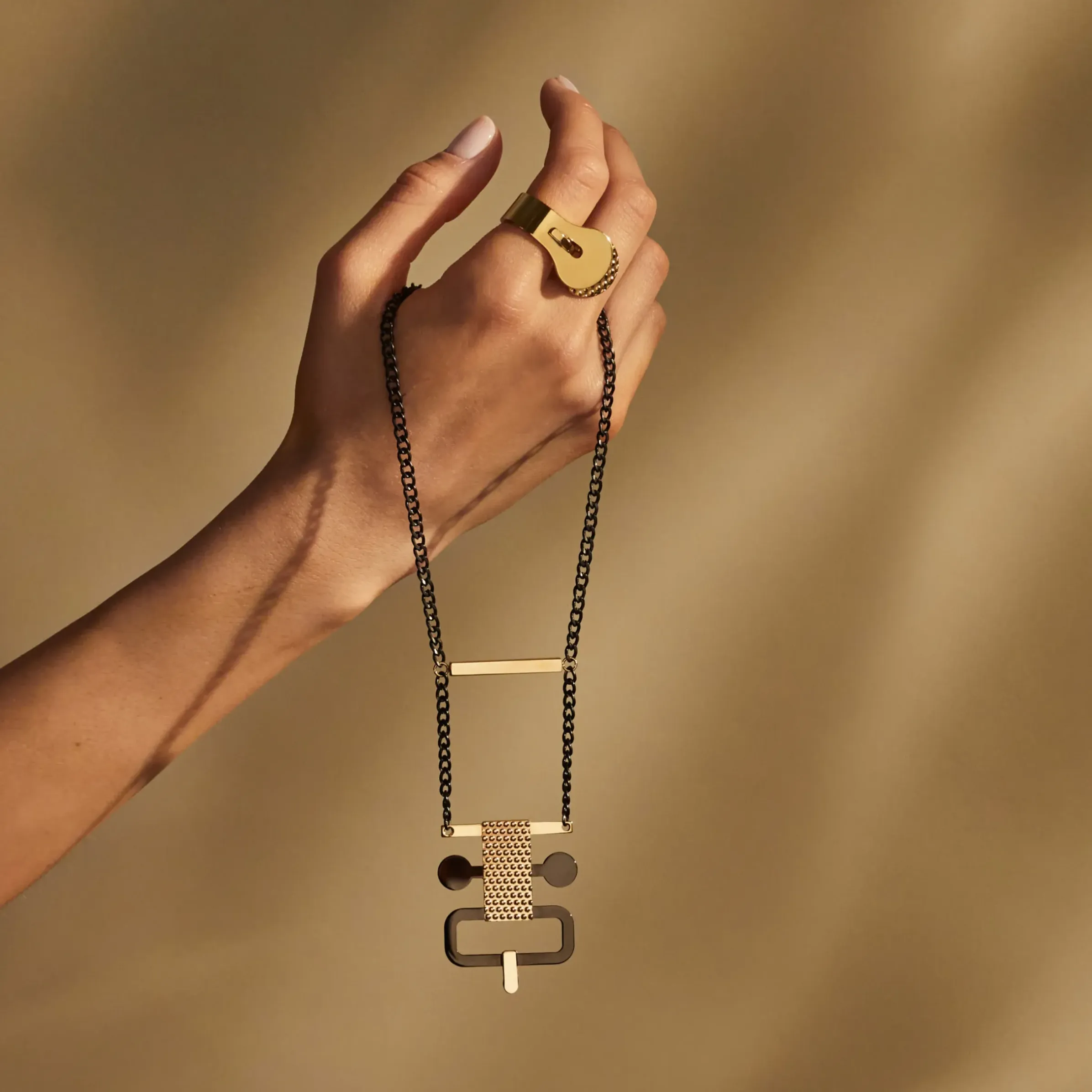 Collier Venusia - Edone Noir Or Metal - Alessi