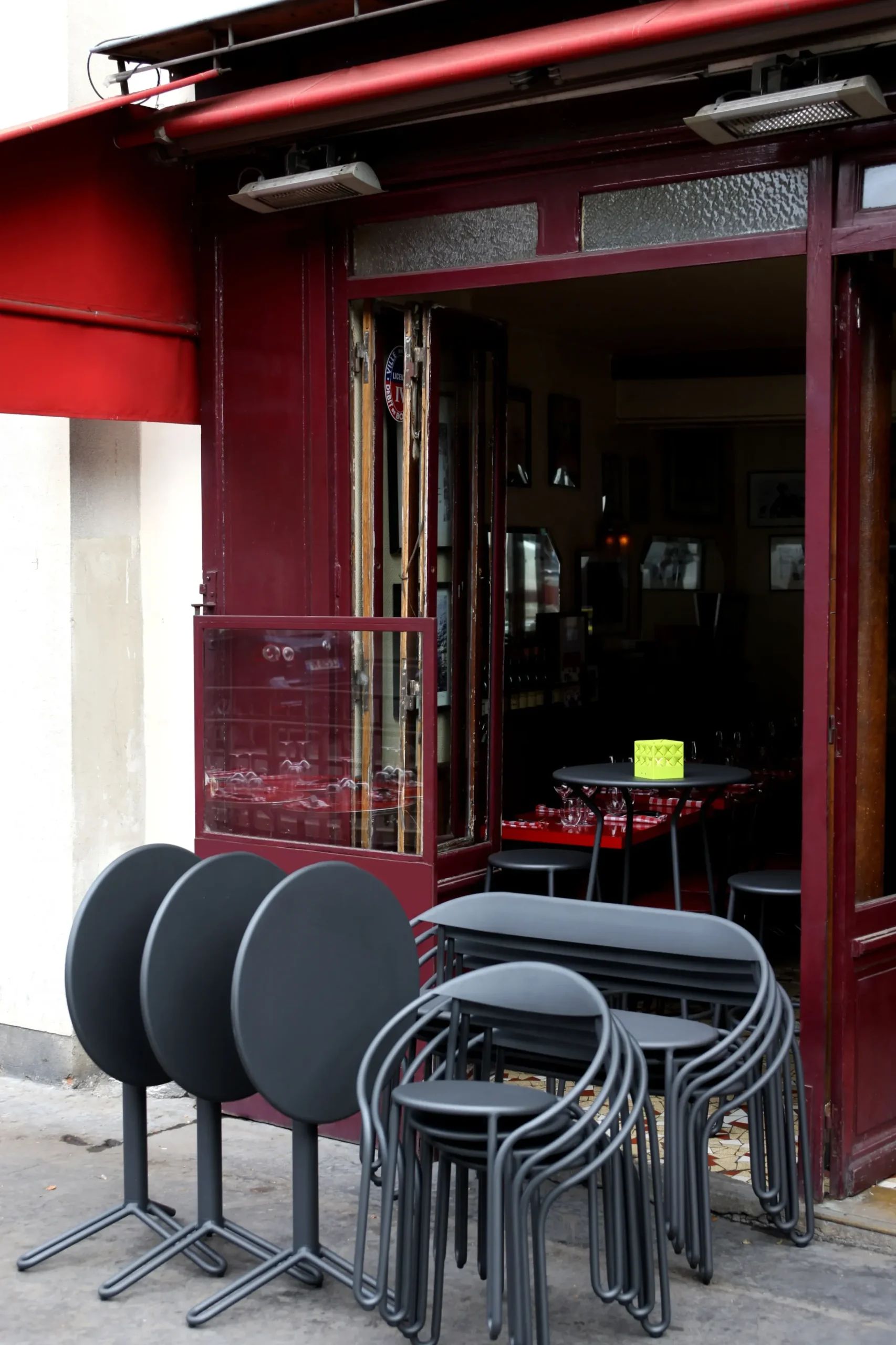 Fauteuil Empilable Huggy Bistro Chair Metal Noir / Aluminium - Maiori