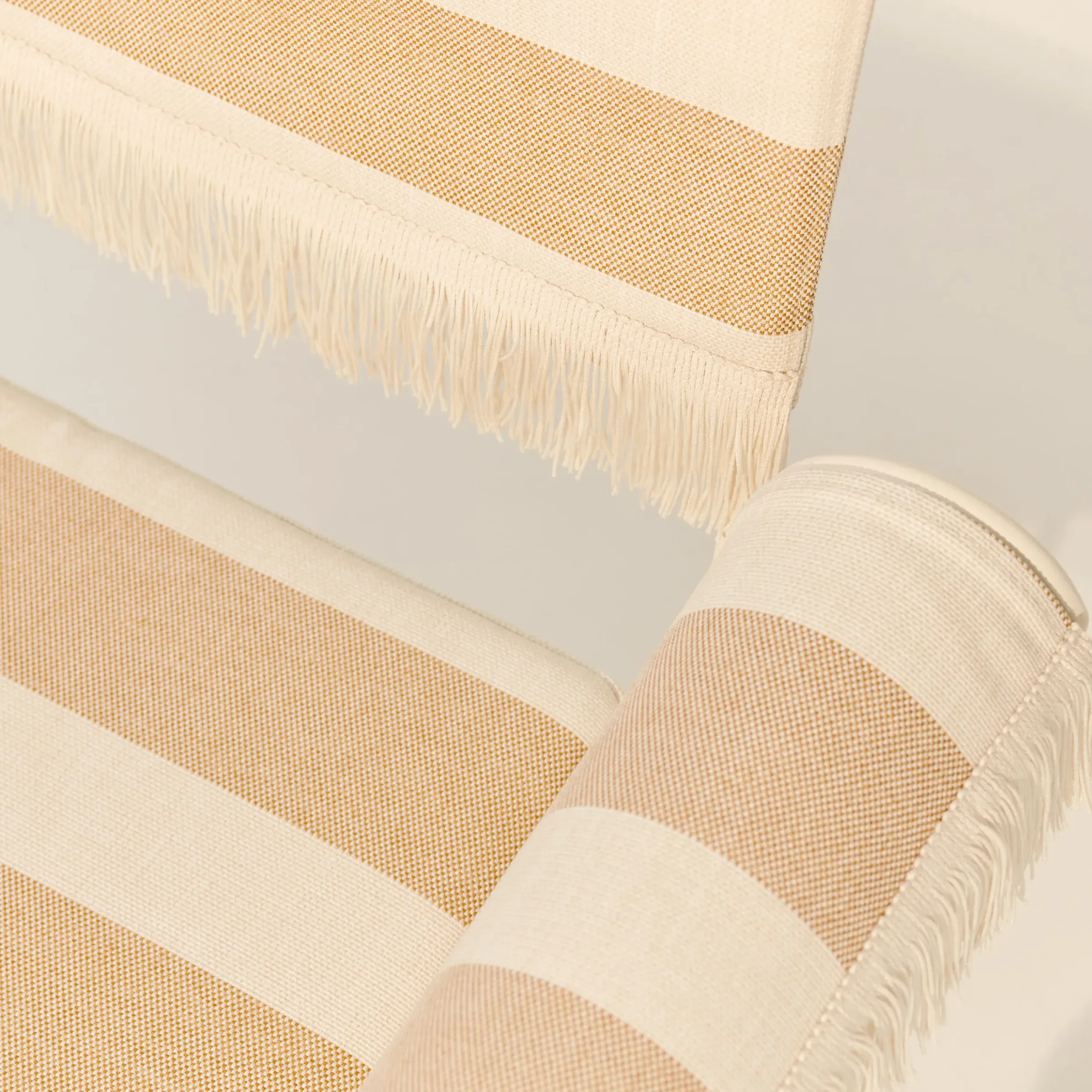 Fauteuil Tropique Tissu Beige / Avec Franges - Mategot, Reedition 50' - Gubi