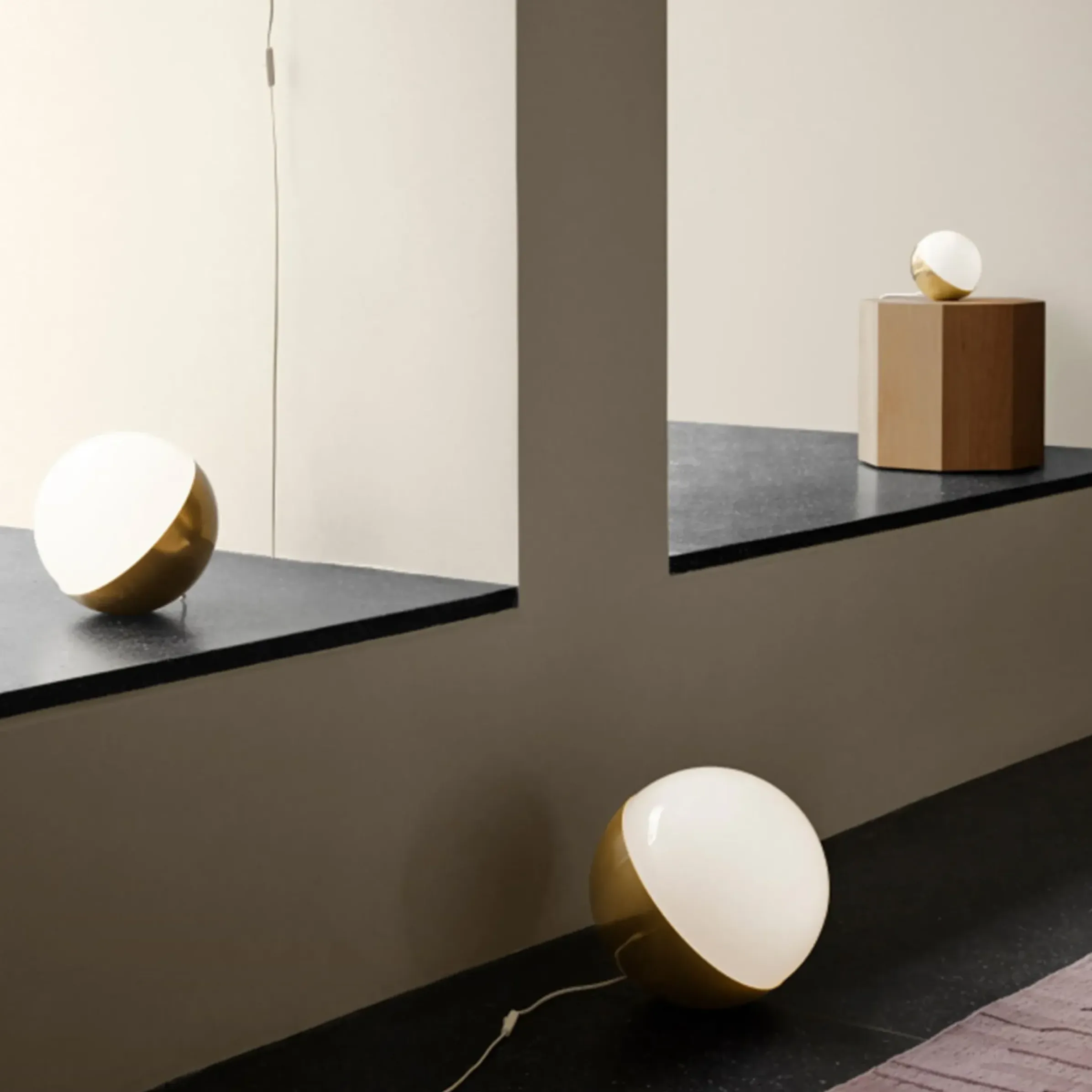 Lampe A Poser Vl Studio Verre Or Metal / Lampadaire - O 25 Cm - Louis Poulsen