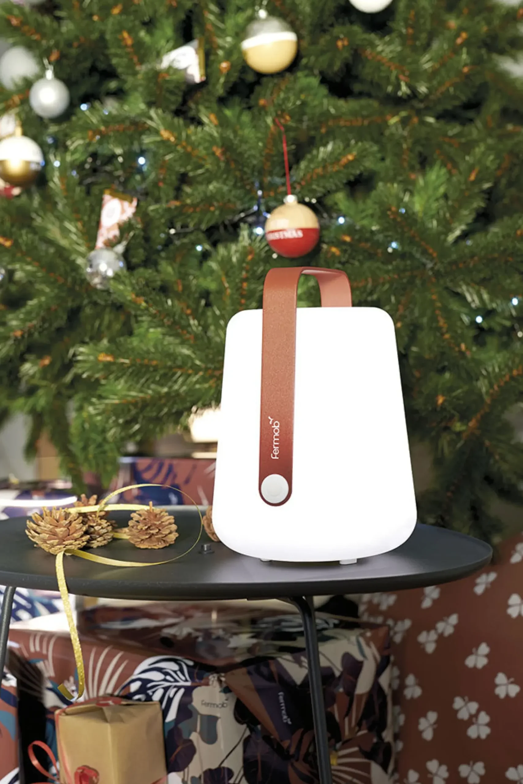 Lampe Exterieur Sans Fil Rechargeable Balad Small Led Plastique Rouge Plastique & Metal Rouge / H 25 Cm - Usb - Fermob