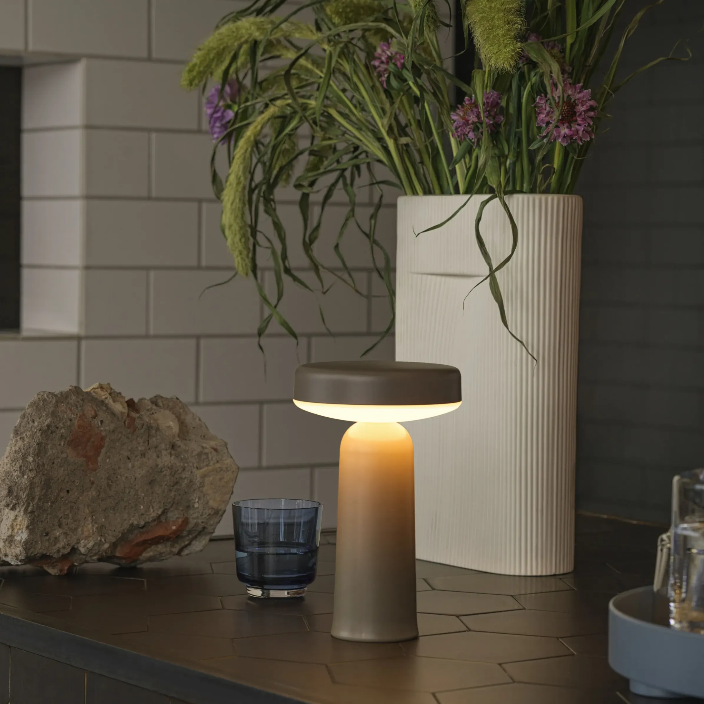 Lampe Exterieur Sans Fil Rechargeable Ease Plastique Beige / O 13 X H 21,5 Cm - Muuto