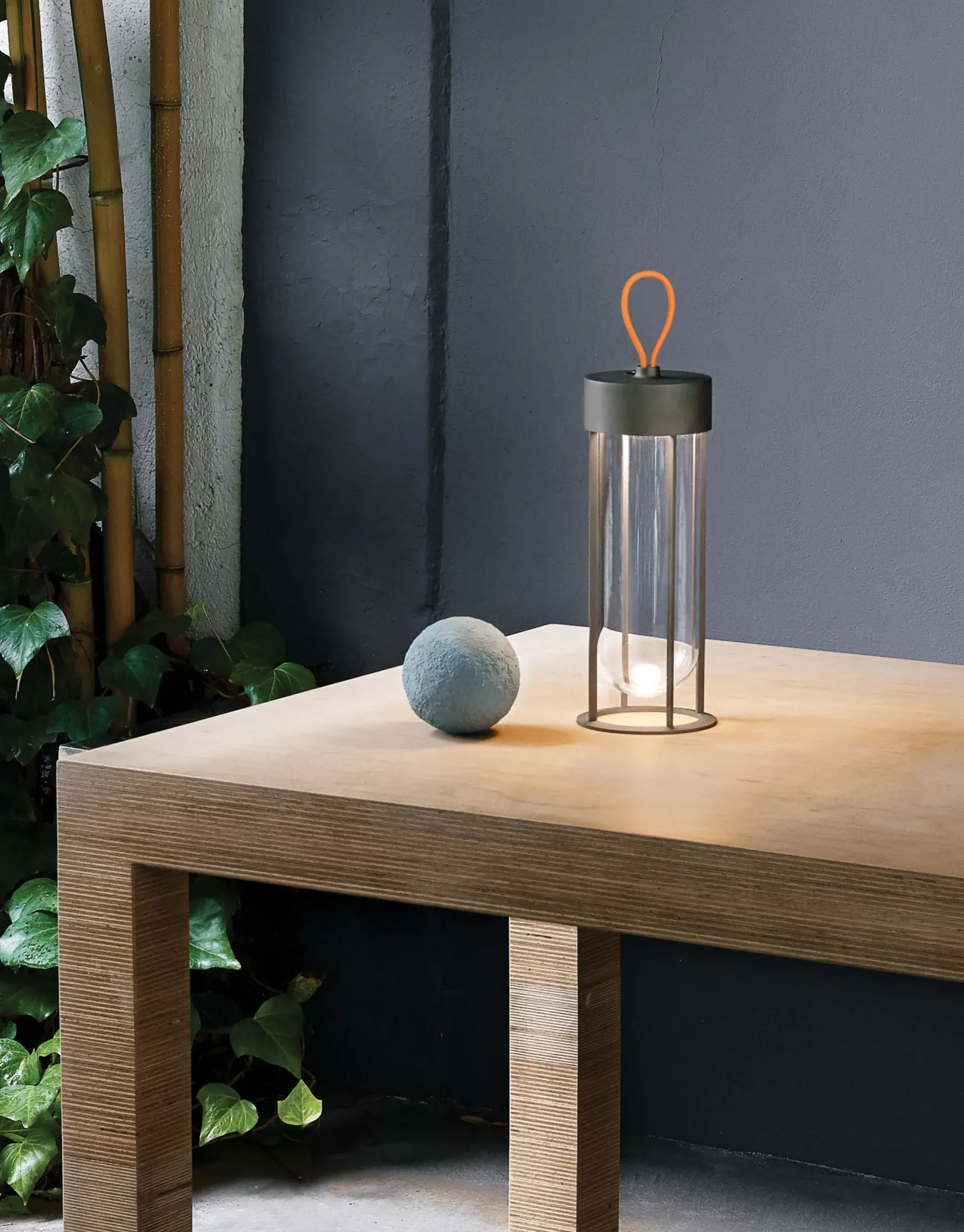 Lampe Exterieur Sans Fil Rechargeable In Vitro Unplugged Led Metal Verre Vert Verre & Metal/ By Starck - Flos