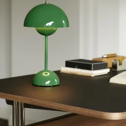 Lampe Sans Fil Rechargeable Flowerpot Vp9 Plastique Vert / O 16 X H 29 Cm - Verner Panton, 1968 - &Tradition