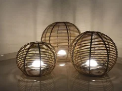 Lampe Solaire D'extérieur La Lampe Paillote Sphere Plastique Bois / Small O 31 Cm / Hybride Et Connectee (Solaire + Dock Usb) - Maiori