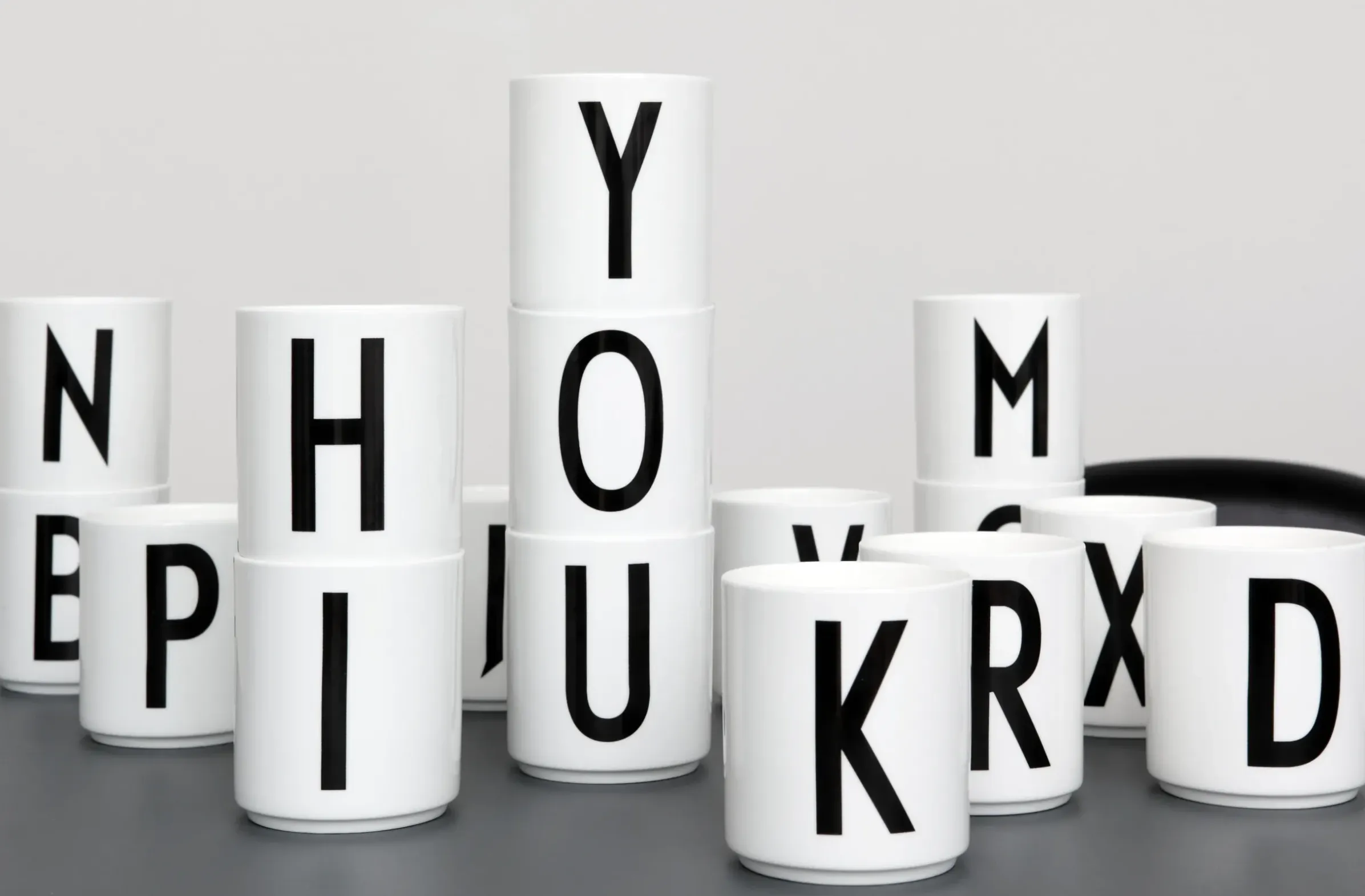 Mug A-Z Ceramique / Porcelaine - Lettre V - Design Letters