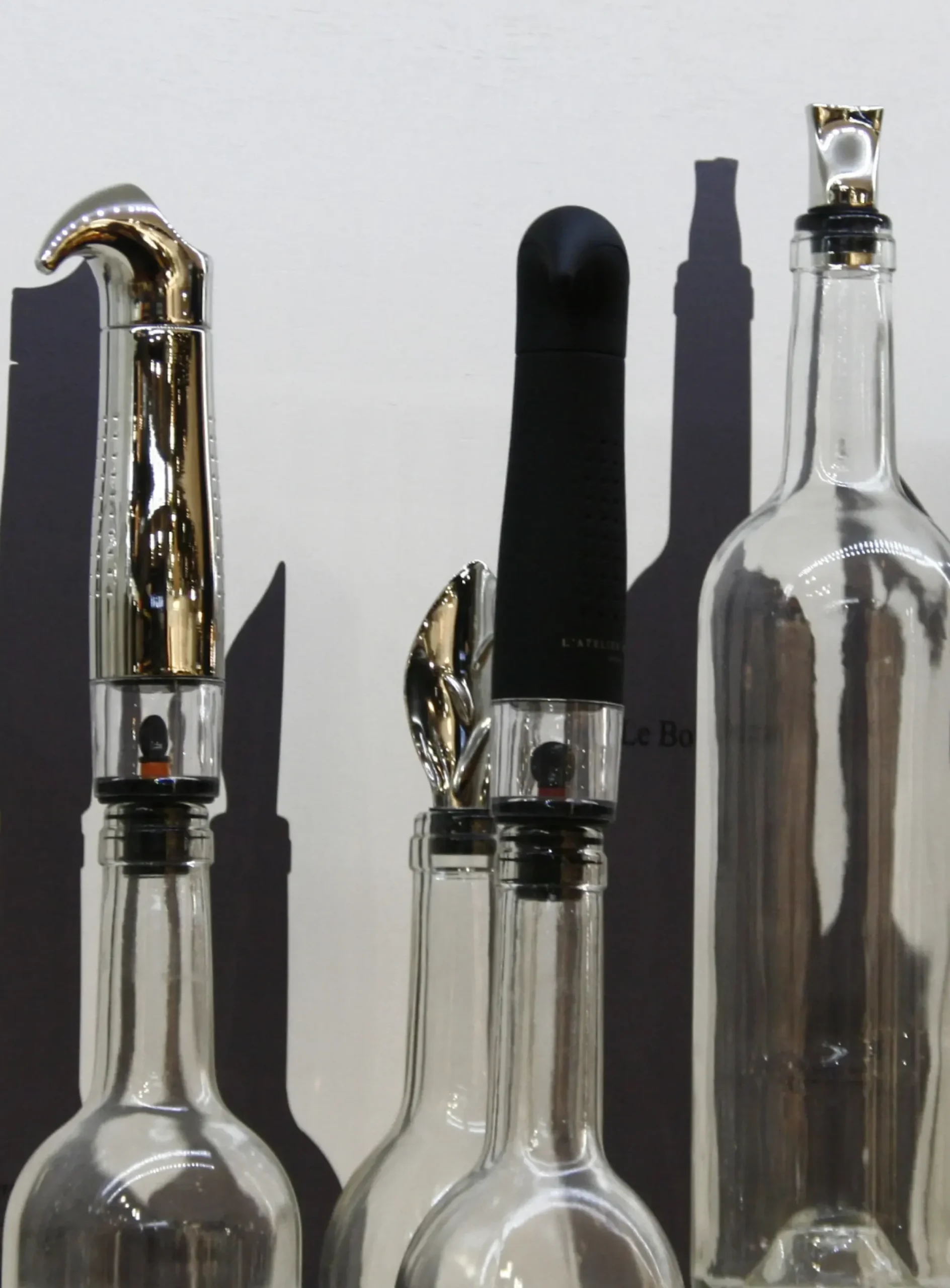 Pompe A Vide D'Air Gard'Vin On/Off Plastique/ + 2 Bouchons Hermetiques - L'Atelier Du Vin