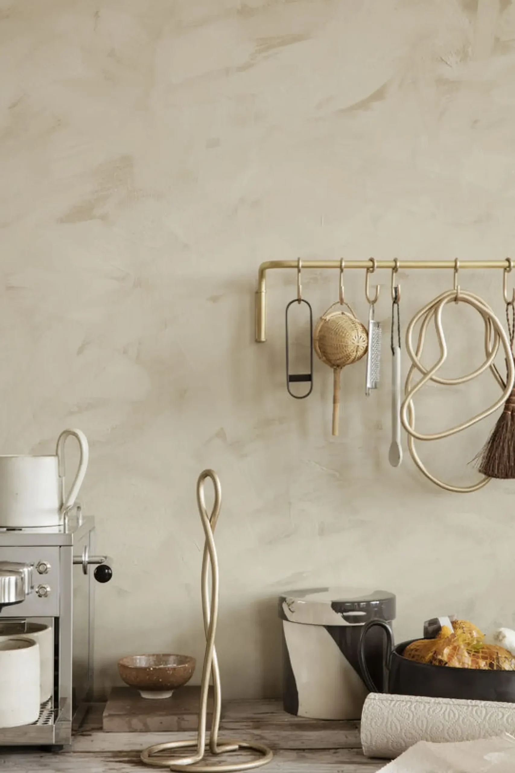 Porte-Rouleau Essuie-Tout Curvature Or Metal / - Ferm Living
