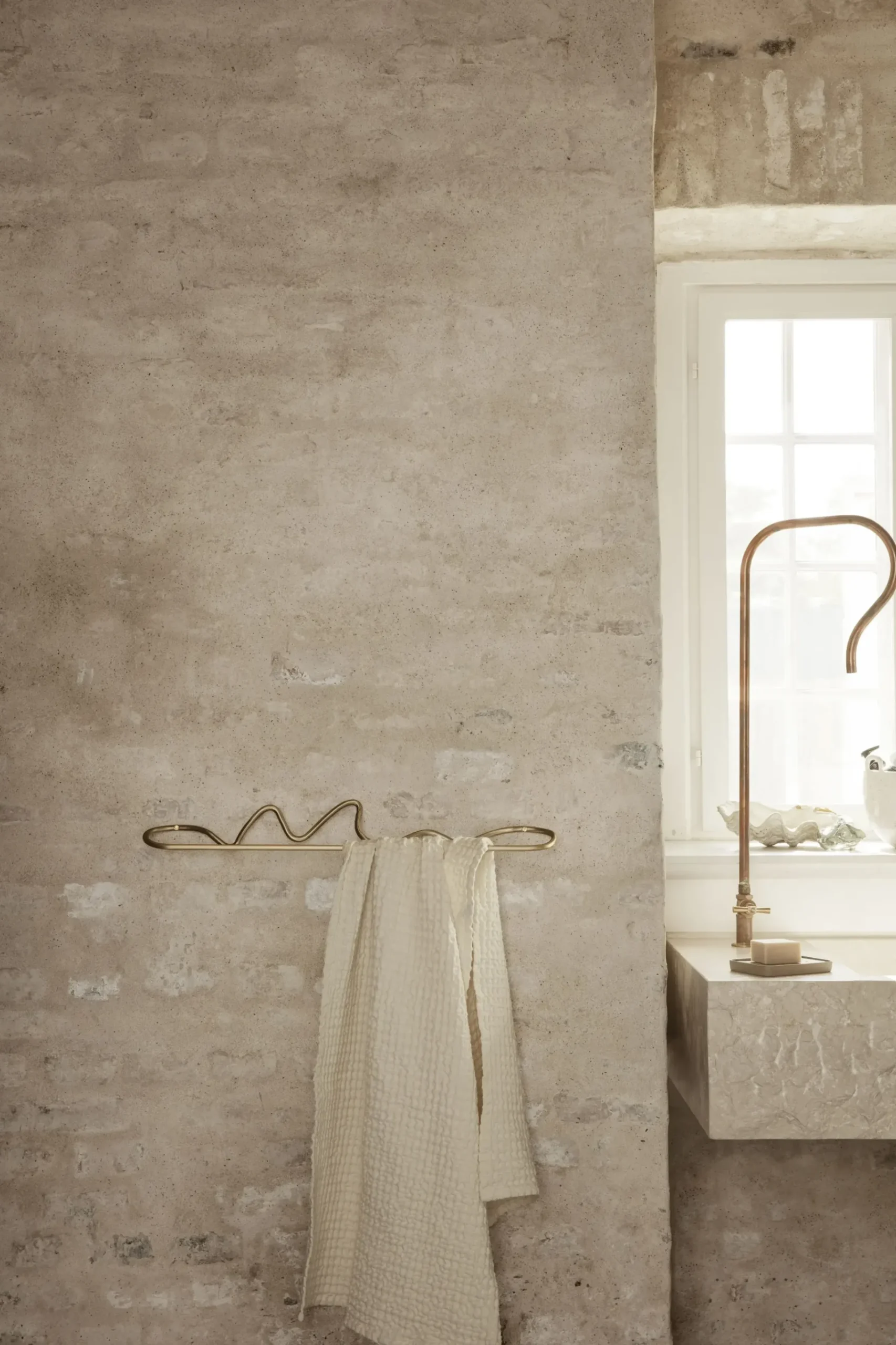 Porte-Serviettes Mural Curvature Or Metal / L 66 Cm - - Ferm Living