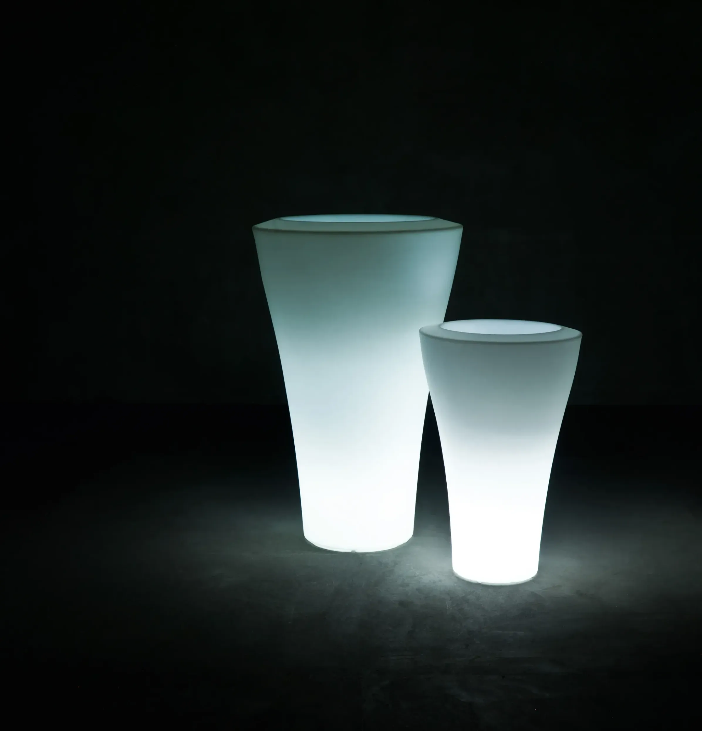 Pot De Fleurs Lumineux Ming Extra High Plastique H 140 Cm - Serralunga