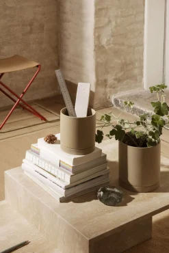 Pot De Fleurs Sekki Medium Ceramique Beige / O 13,5 X H 15,7 Cm - Gres - Ferm Living