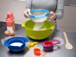 Saladier Nest Plus Plastique/ Passoire & Bol-Doseur - 9 Pieces Empilables - Joseph Joseph