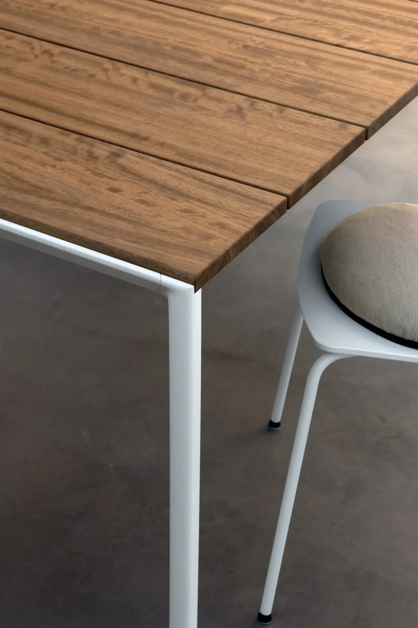 Table A Rallonge Maki Metal Blanc Bois Naturel / Teck - L 219 A 299 Cm - Kristalia