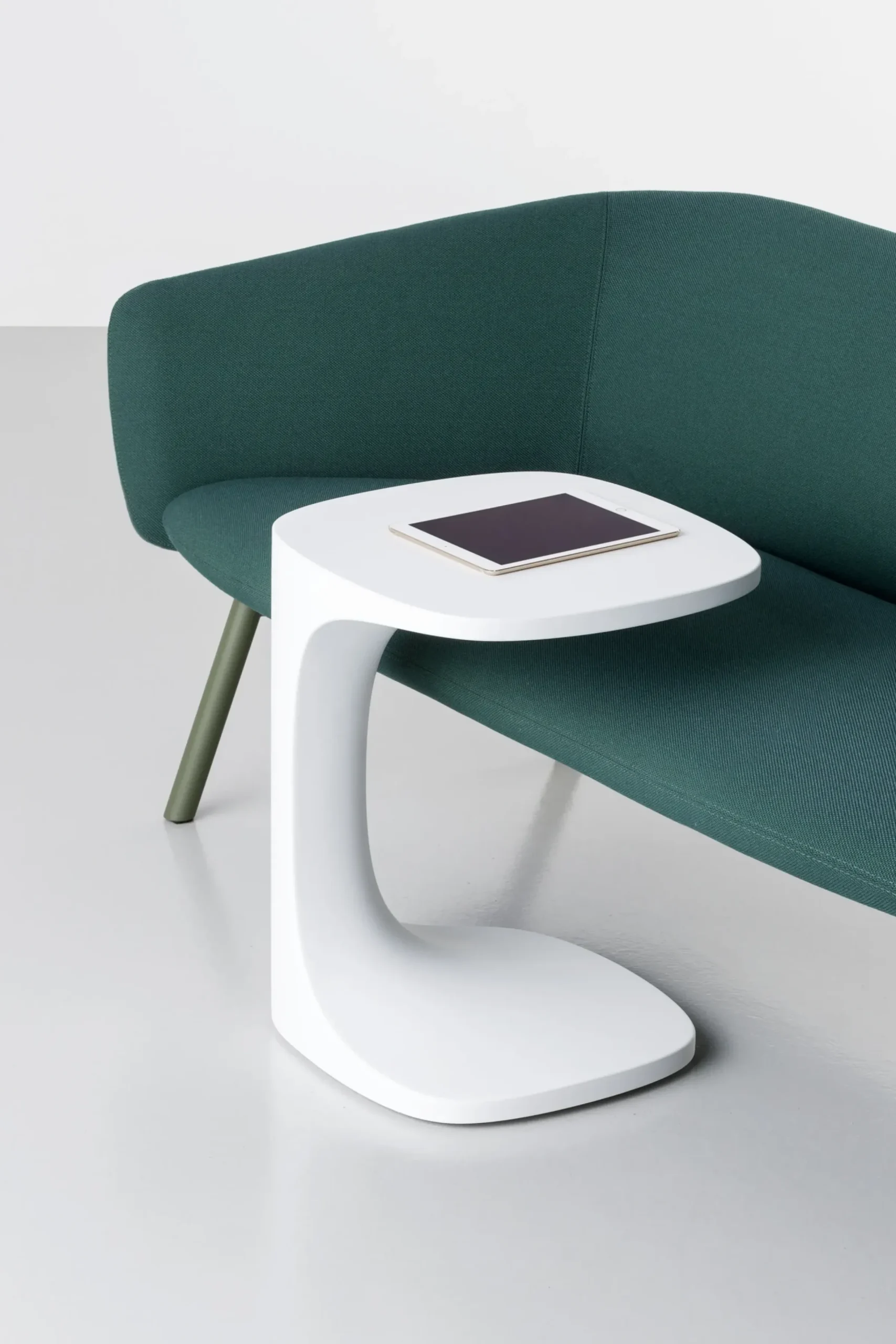 Table D'Appoint Font Plastique/ Polyethylene - 42 X 42 X H 52 Cm - Kristalia
