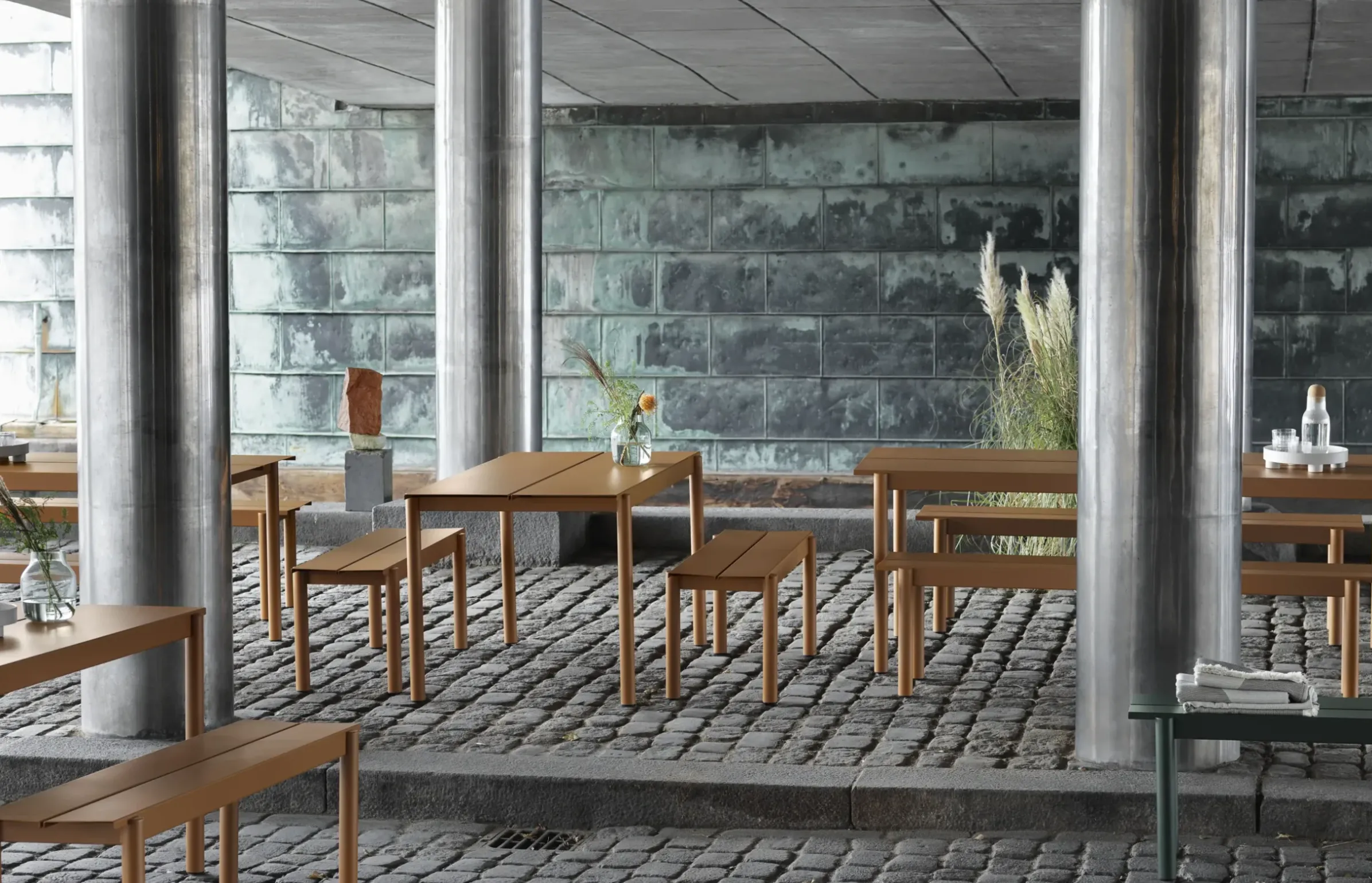 Table Rectangulaire Linear Metal Vert / 140 X 75 Cm - Muuto