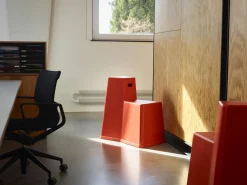 Tabouret Stool-Tool Plastique Rouge / Multifonction - Vitra