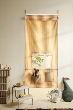 Theatre De Porte Kids Kiosk Tissu Jaune / A Suspendre - Theatre Marionnettes, Marchand - Ferm Living