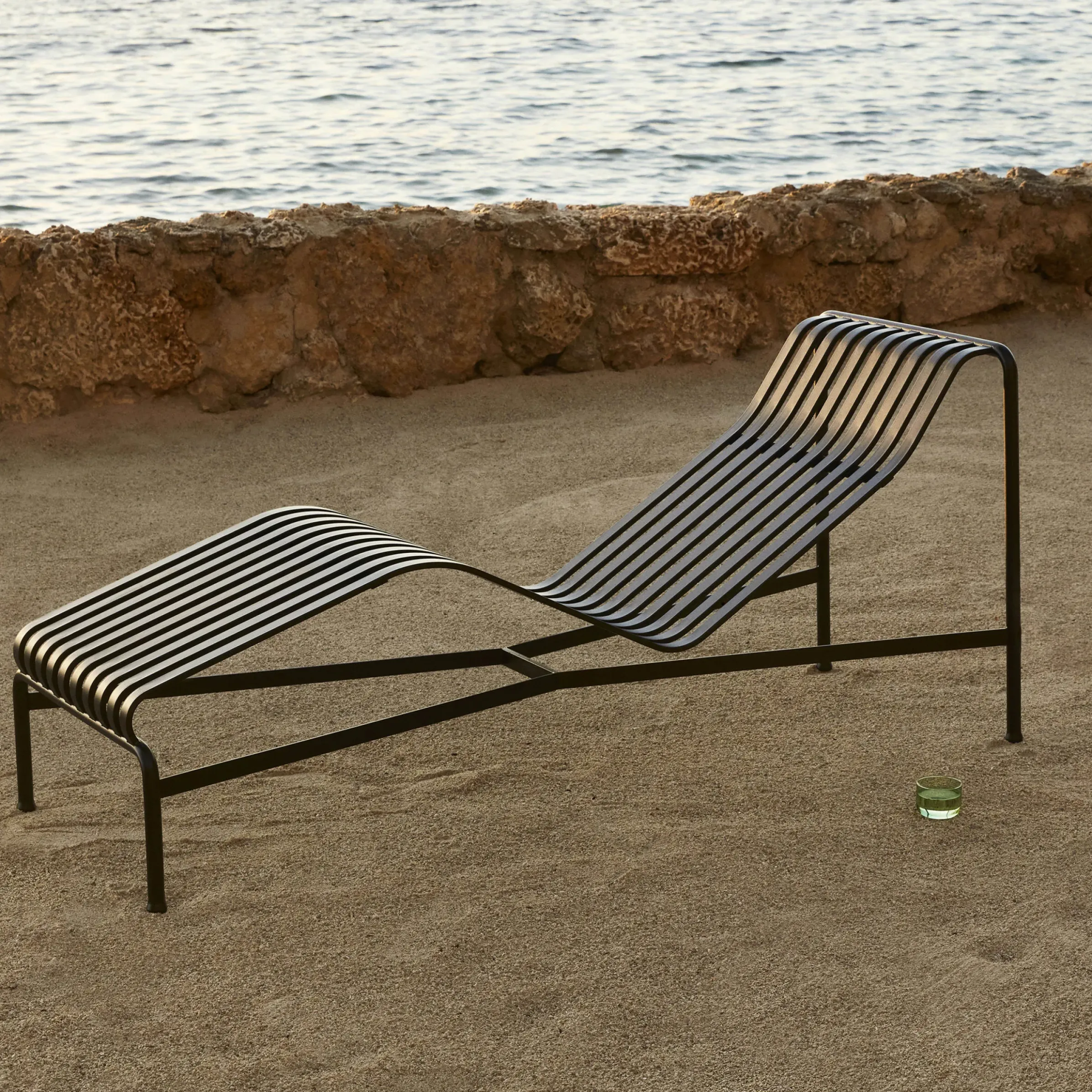 Transat Fixe Palissade Metal Rouge / R & E Bouroullec - Hay